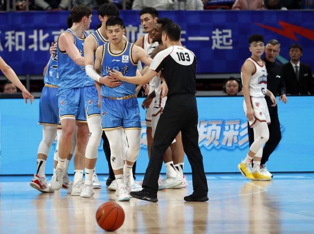 1704965260771067375.jpg 邵化谦:滑铁卢的北京男篮怎么了?