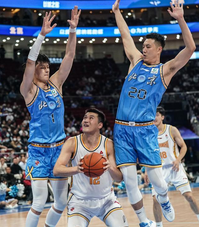 1704965274543051993.jpg 邵化谦:滑铁卢的北京男篮怎么了?