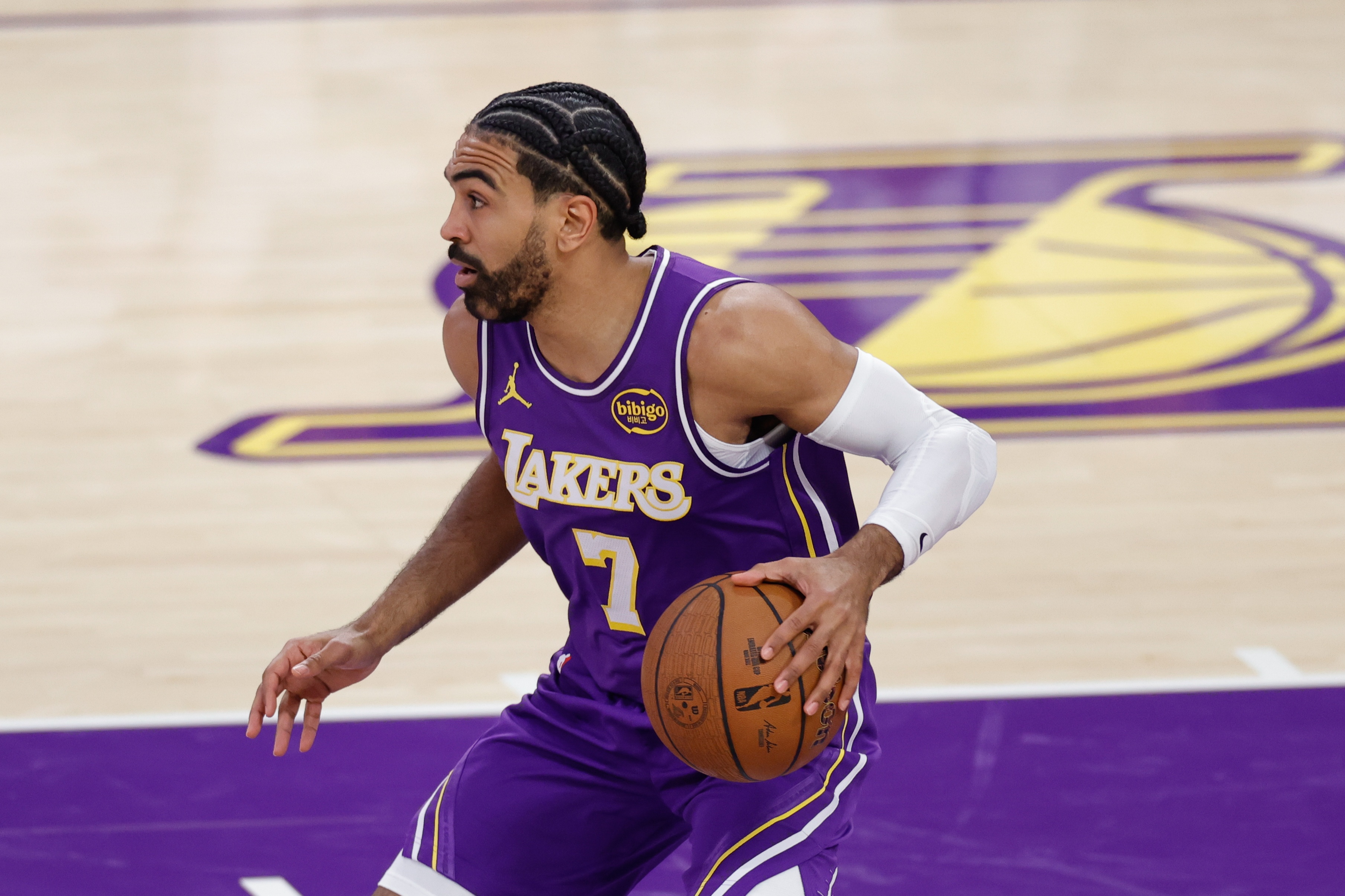 星空体育官网-前有纳恩后有文森特！阿里纳斯：湖人总被诱骗去交易来些垃圾