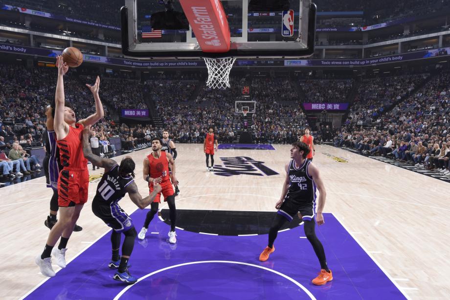 星空体育中国-杨瀚森2分1助1断阿夫迪亚30+8 开拓者擒国王取3连胜