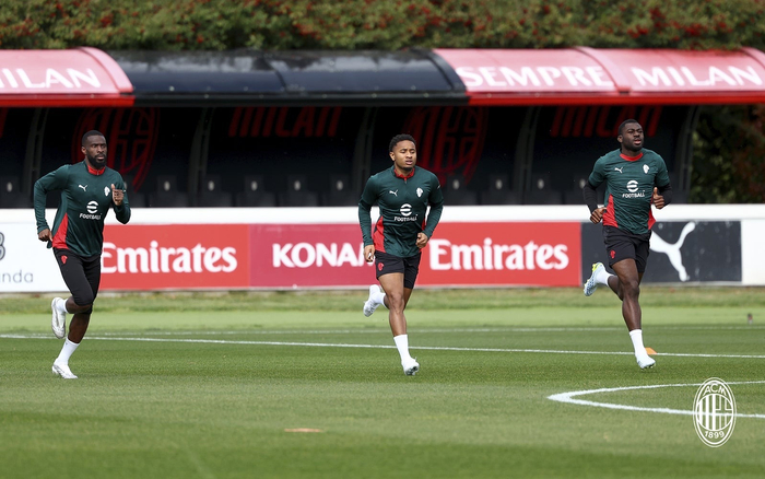 星空体育中国-米兰结束假期重新集结训练|AC米兰|ac米兰|球队_新浪体育_新浪新闻