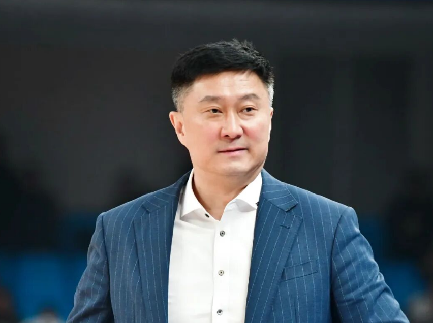 STAR SPORTS下载-广东男篮今日早报!后场双核守卫主场,高层上下激励球员,主场再次呈现黄色海洋